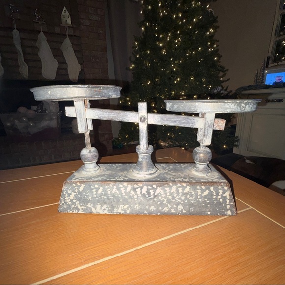Farmhouse Balance Scale - Picture 2 of 5